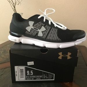 NEW! Under Armor Tennis shoes 👟🖤